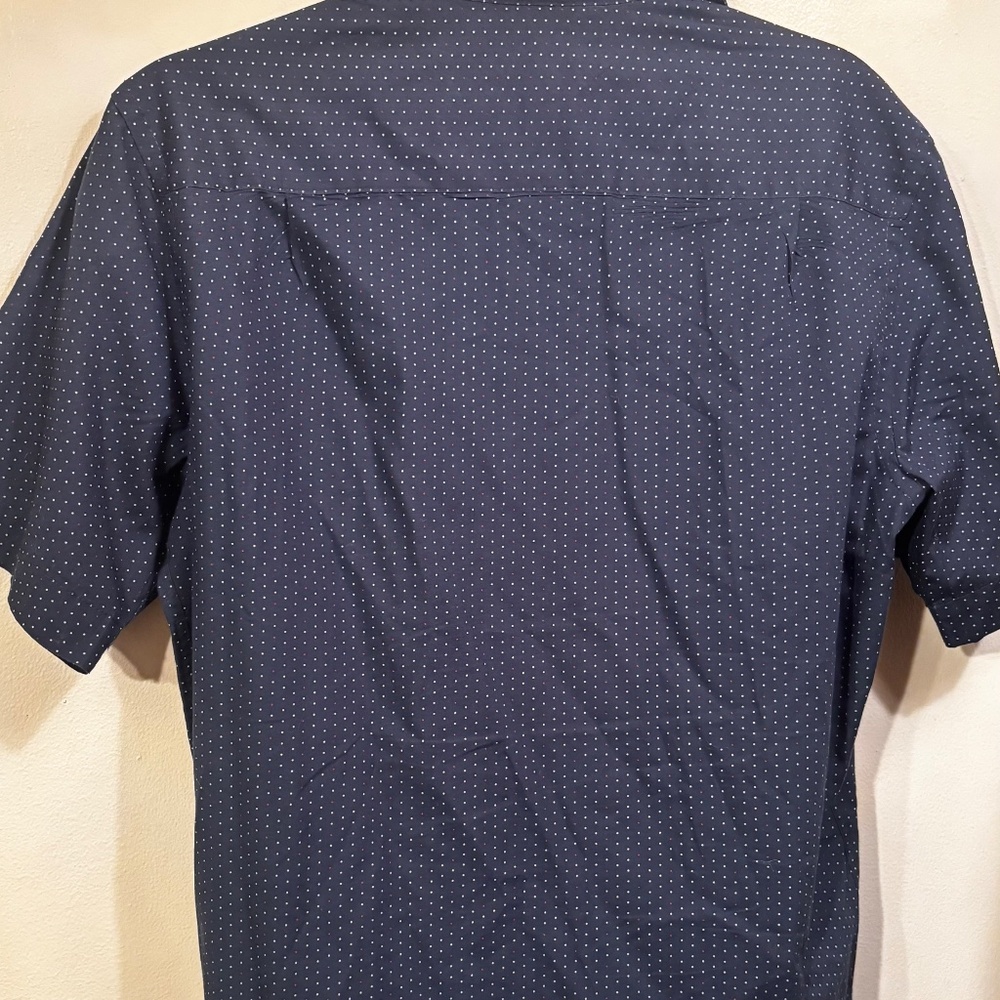 Van Heusen Never Tuck Mens Short Sleeves Shirt M 15-15 1/2 Button Down - Picture 6 of 9